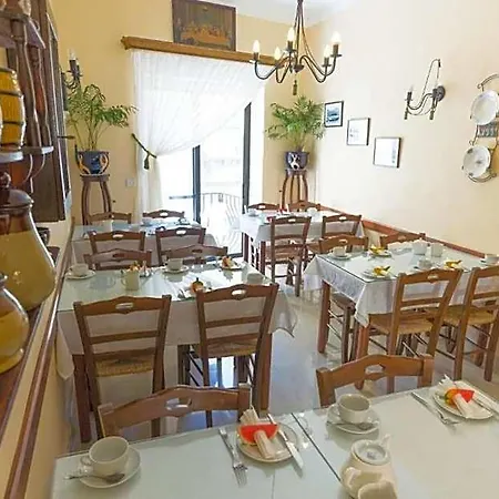 Lantern Hotel *